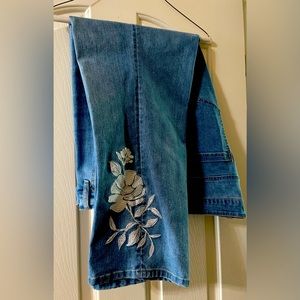 Denim 24/7 Capri with beautiful white flowers on legs. Inseam 29 . (offer?)